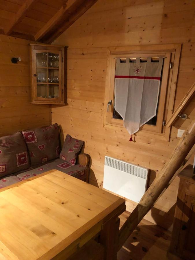 La Cabane A L'Oree Des Bornes 埃维尔 外观 照片